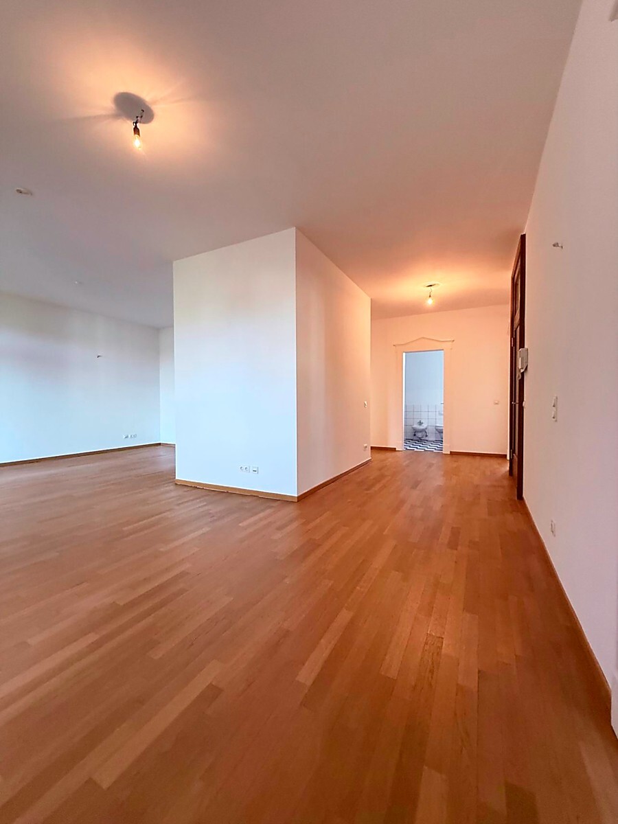 Blick in den Flur/Wohnzimmer