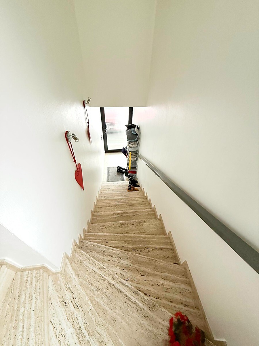 Haustür/Treppenaufgang